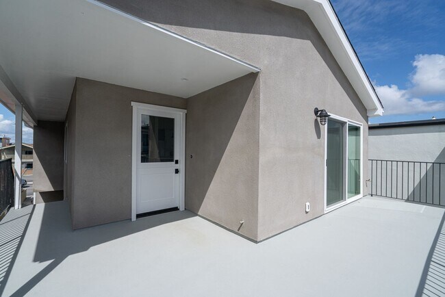 Photo - 905 W Balboa Blvd Unit B (Upper)