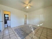 Photo - 952 E 10th St