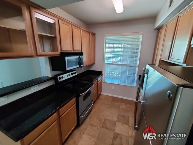 Building Photo - 1 Bedroom Condo with Garage and Carport