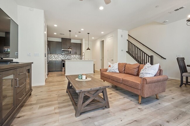 Building Photo - Beautiful TownHome in Pacific Ridge Rancho...