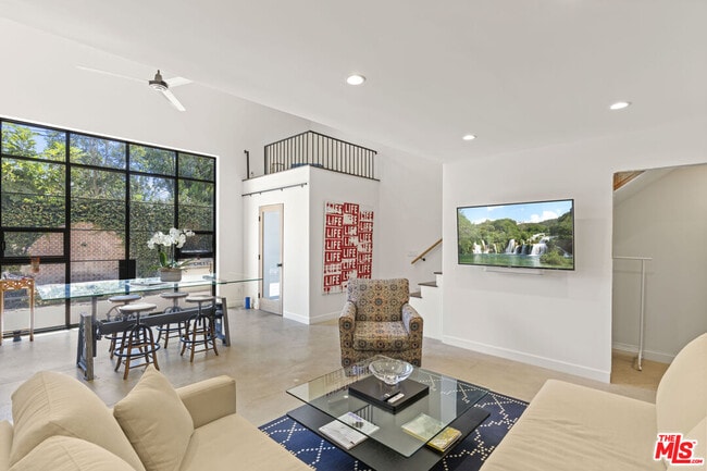 Photo - 835 N Harper Ave