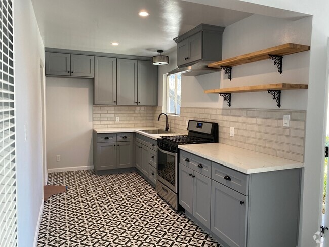 Building Photo - 1016 Western Ave Unit A Rental