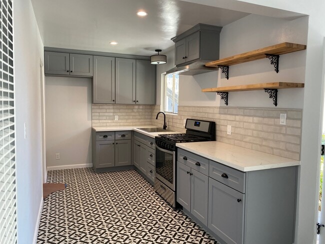 Spacious kitchen with great storage - 1016 Western Ave Apartments Unit A