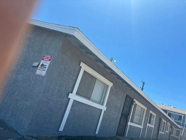 Building Photo - 19211 California 18, Unit 6