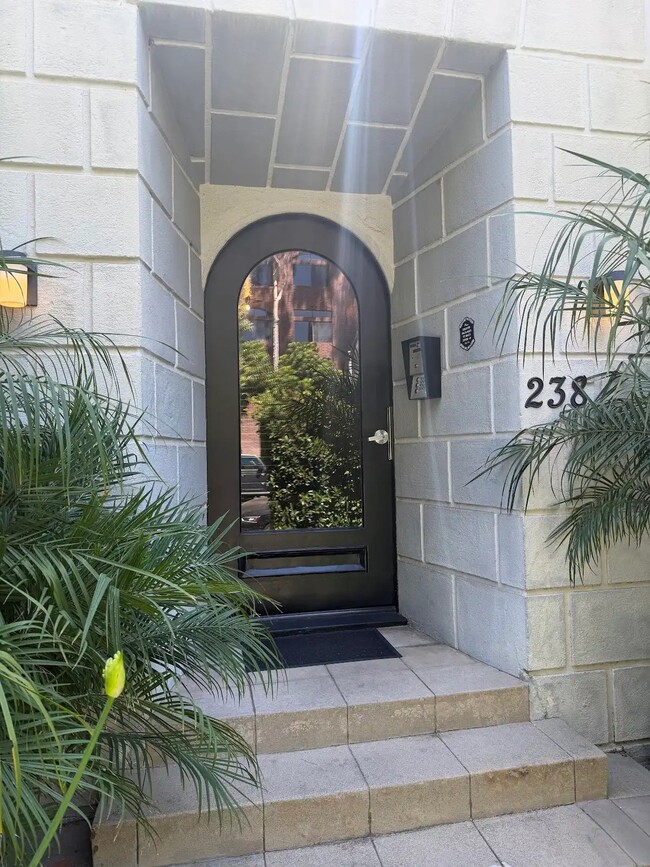 Photo - 238 N Clark Dr Unit 7