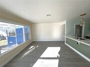 Photo - 522 W 4th St