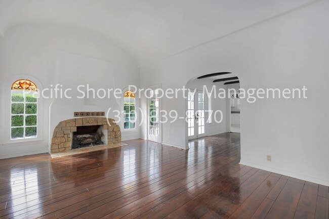 Photo - 1107 Superba Ave