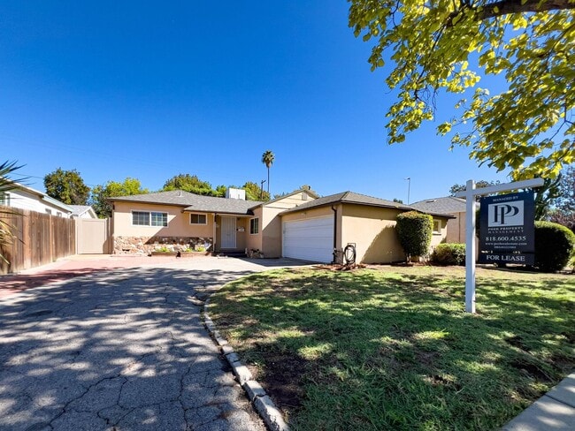 Building Photo - Spacious 3BR Home near Lake Balboa!