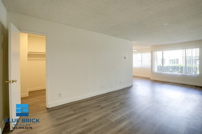 Building Photo - 17834 Burbank Blvd Unit 222