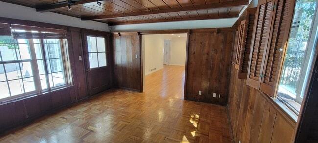 Photo - 661 Warner Ave