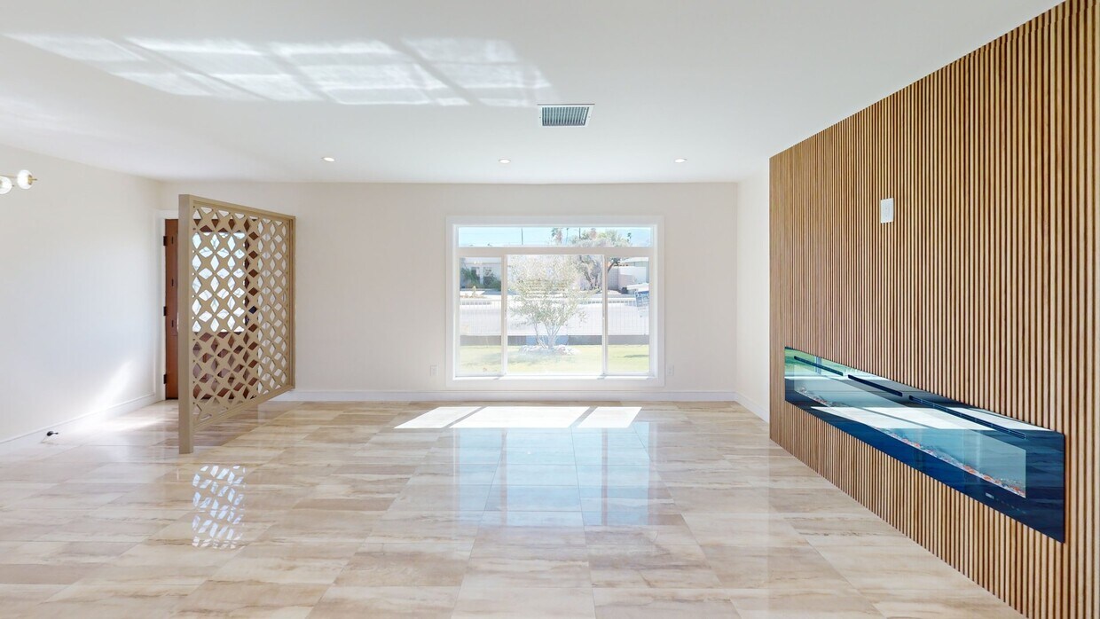 3D Tour - 372 E Molino Rd
