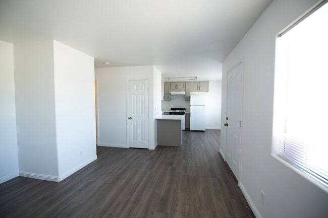 Building Photo - 6313 Palo Verde Ave Unit B