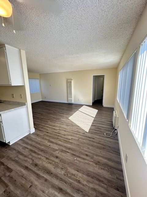 Building Photo - 6310 Hazeltine Ave Unit 208