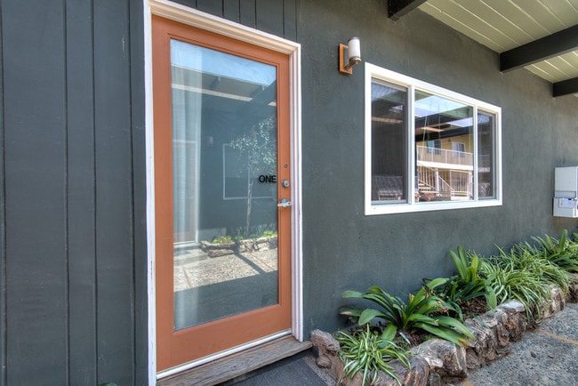 Building Photo - 2325 Kansas Ave Unit 1