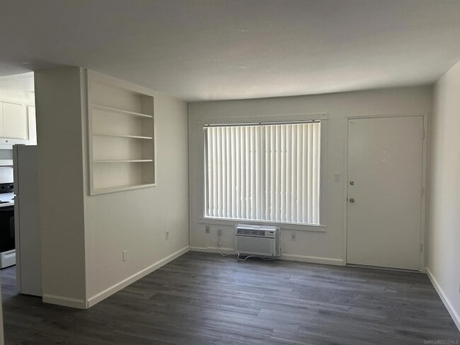 Photo - 4443 Kansas St