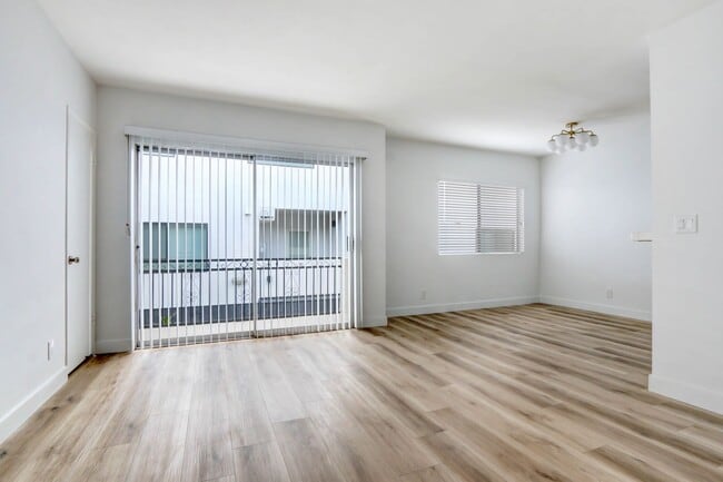 Building Photo - 3663 Mentone Ave Rental