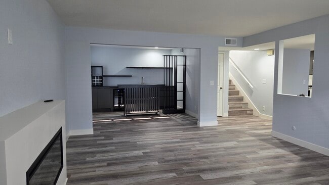 Photo - 21620 Burbank Blvd