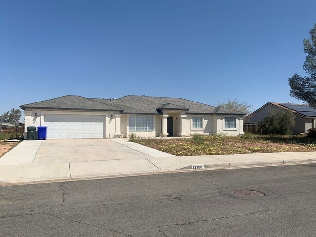 Building Photo - spacious 3 bedroom 2 bath home with large yard