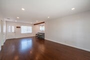 Photo - Beautiful Hawthorne Rental In Hollyglen!