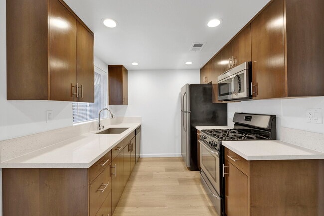 Photo - 212 W Grand Ave