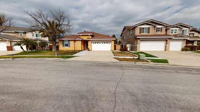 3/2.5 Single Story home now Available for ... - 3/2.5 Single Story home now Available for ...