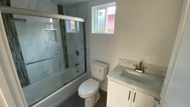 Photo - 465 S Ford Blvd