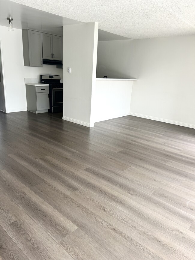 Photo - 794 N Shattuck Pl