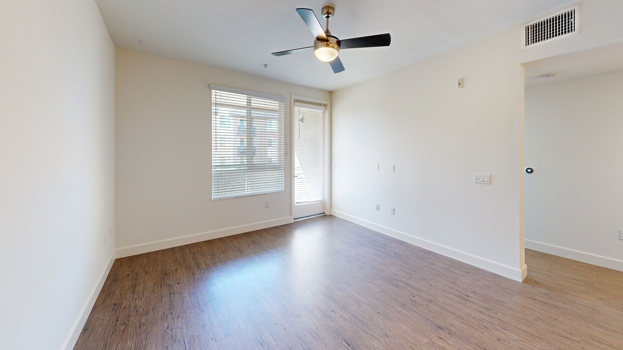 3D Tour - Metro at Main