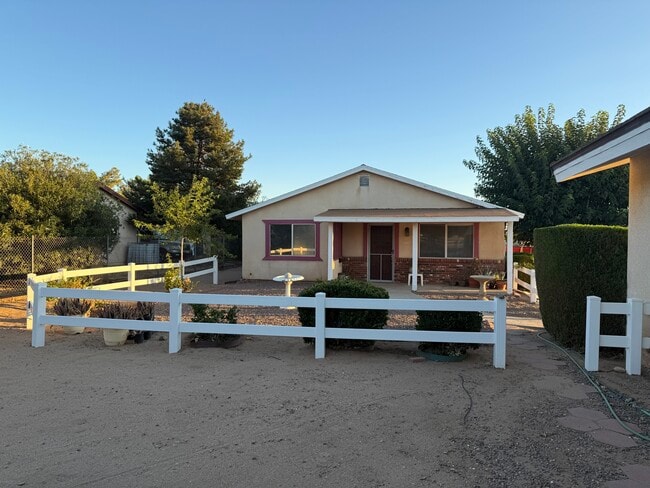 Building Photo - 15936 Lime St Rental