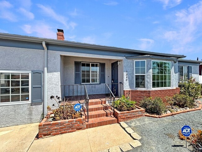 Charming 3BD/3BA House in La Mesa W/ Large... - Charming 3BD/3BA House in La Mesa W/ Large...