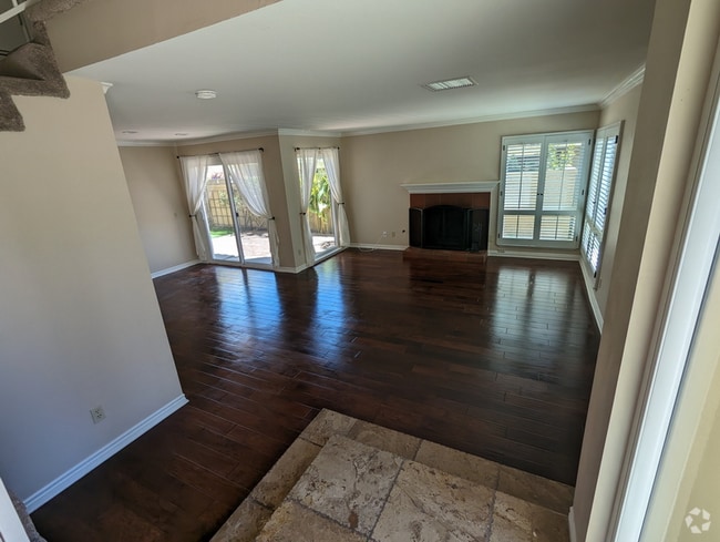 Building Photo - 327 Sprucewood Ave Rental