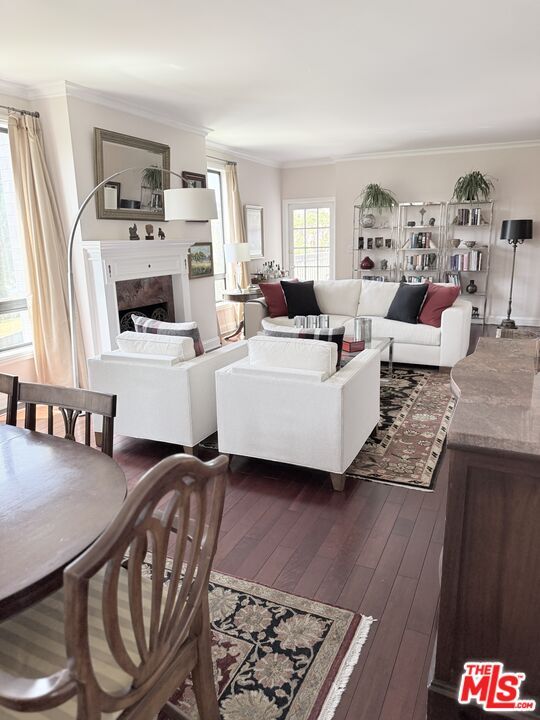 Building Photo - 1220 S Roxbury Dr Unit 204