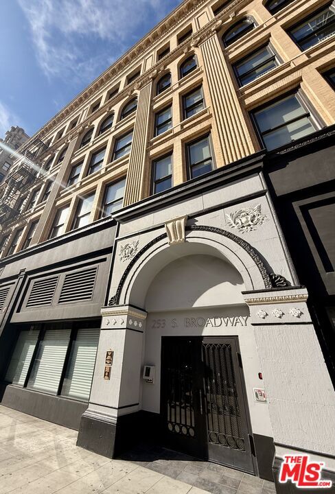Building Photo - 253 S Broadway Unit 408
