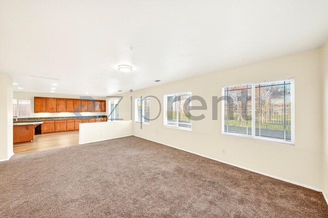 Photo - 6085 Medinah St