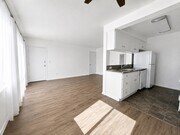 Photo - 11915 Burbank Blvd