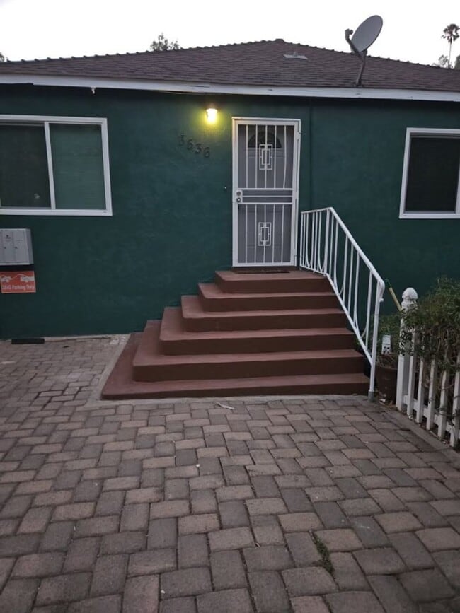 Spacious 2 bedroom - Spacious 2 bedroom House