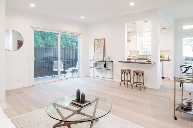 Off Melrose WEHO - Off Melrose WEHO Apartment Unit 1