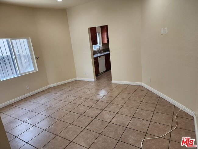 Photo - 750 E 40th Pl Unit 750