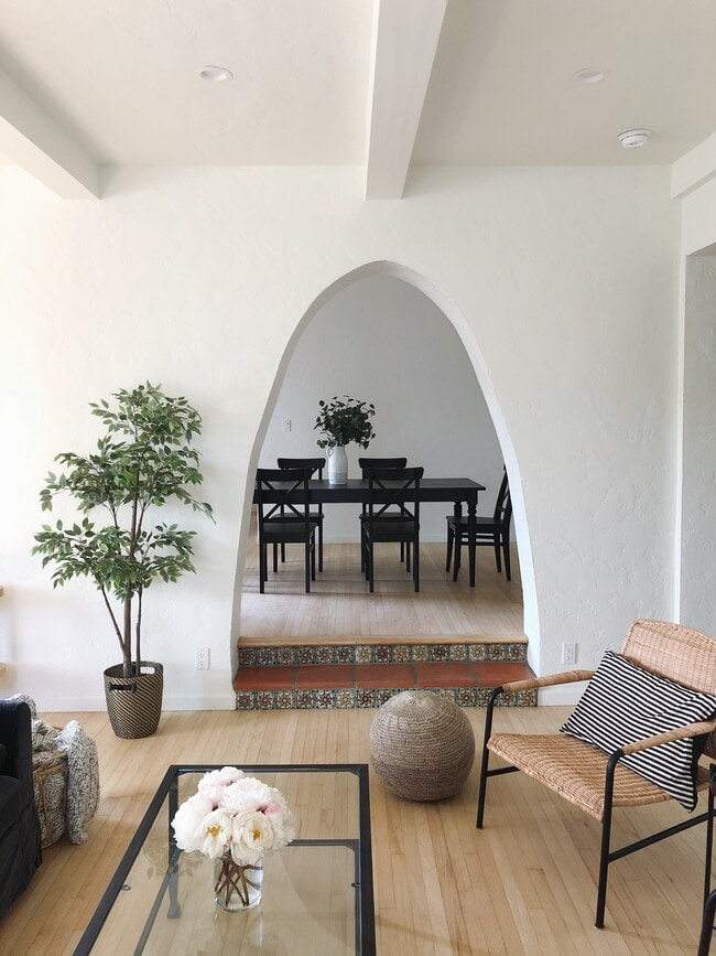 Building Photo - 922 N La Jolla Ave Unit 1