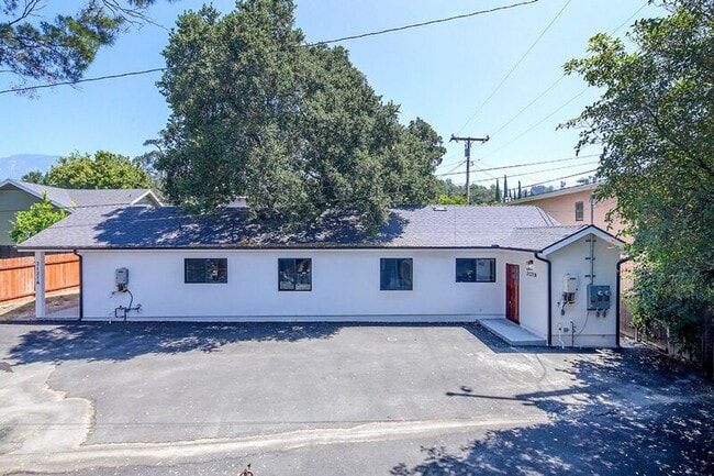 Building Photo - 2121-2123 Glenada Ave