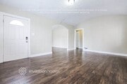 Photo - 2627 S Dunsmuir Ave House