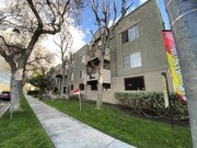 Front - 2908 W. Victory Apartments Unit Q