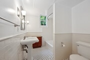 1BR, 1BA -650SF - 1236 N Flores St Apartments