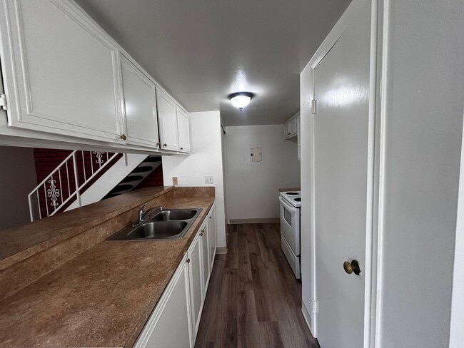 Photo - Updated 2 Bed / 1 Bath Townhouse with Pool Access – Port Hueneme