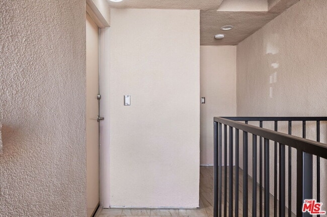 Photo - 435 1/2 W Elk Ave