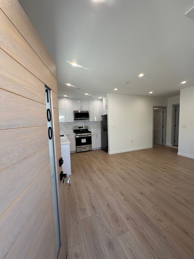 Newly Built Attached ADU in Prime Glenoaks... - Newly Built Attached ADU in Prime Glenoaks... Townhome