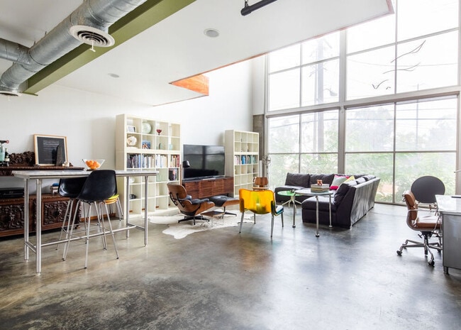 Photo - 2448 Riverside Dr