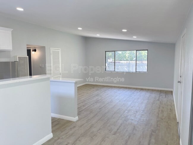 Photo - 360 N San Vicente Blvd