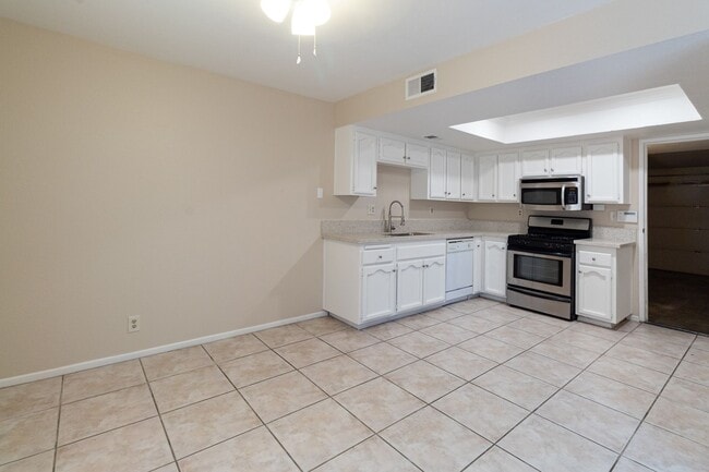 Photo - 18412 Patterson Ln Unit 18412-A