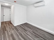 Photo - 925 N Washington Pl Apartment